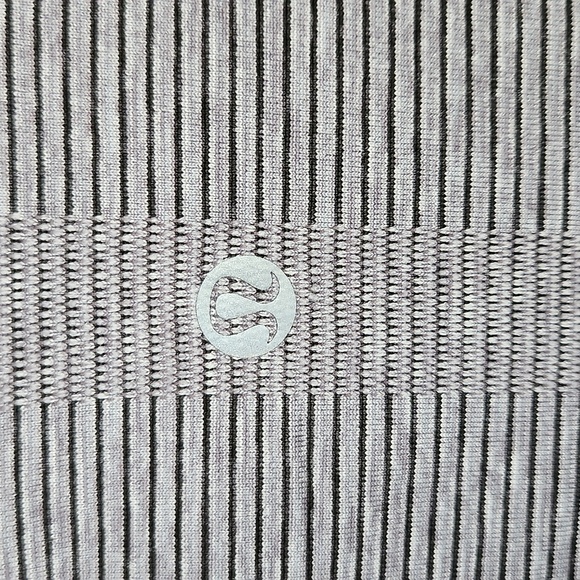 Lululemon Women's Swiftly Tech Short Sleeve Shirt Gray Black Stripe Size 14 - Picture 5 of 7